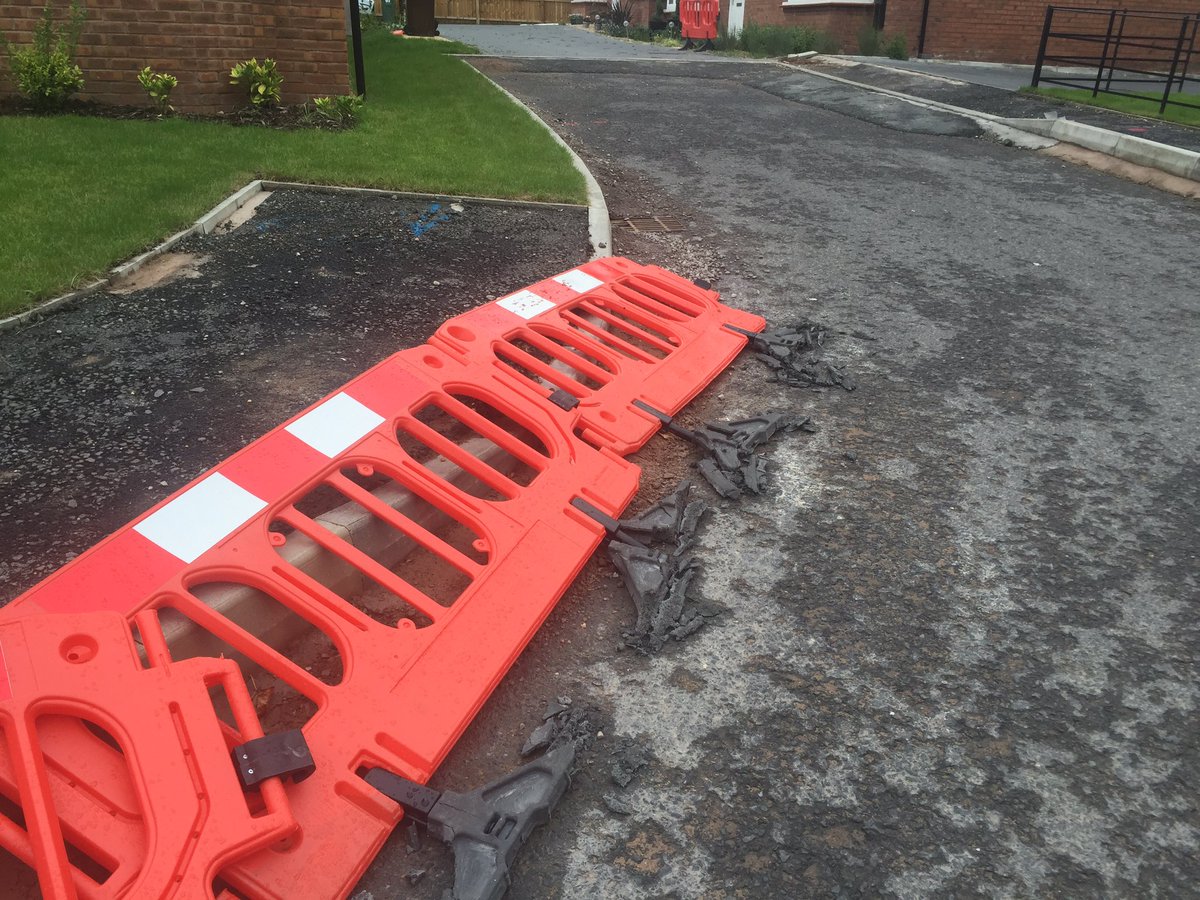 SarahParkes2's tweet photo. St Georges Park stafford. Unsafe building site. Accident waiting to happen https://t.co/0zL9iSUhGE