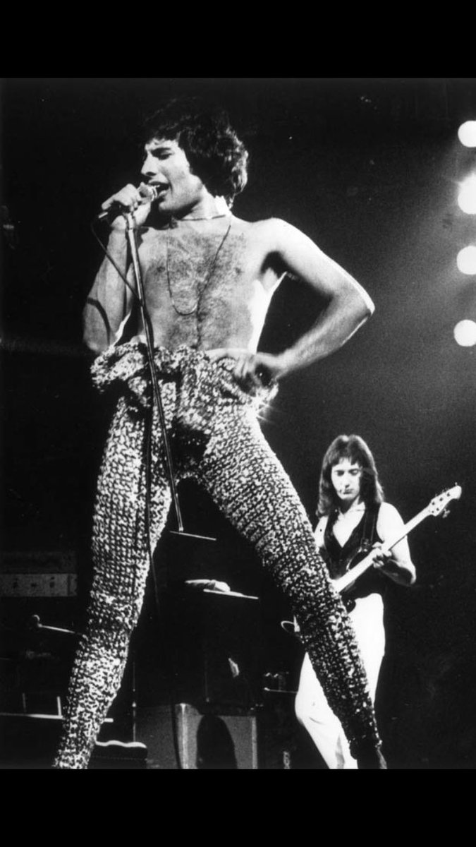 Fredijam Merkūrijam šodien būtu apritējuši 70 gadi. Grupas Queen vokālists un mūzikas leģenda.