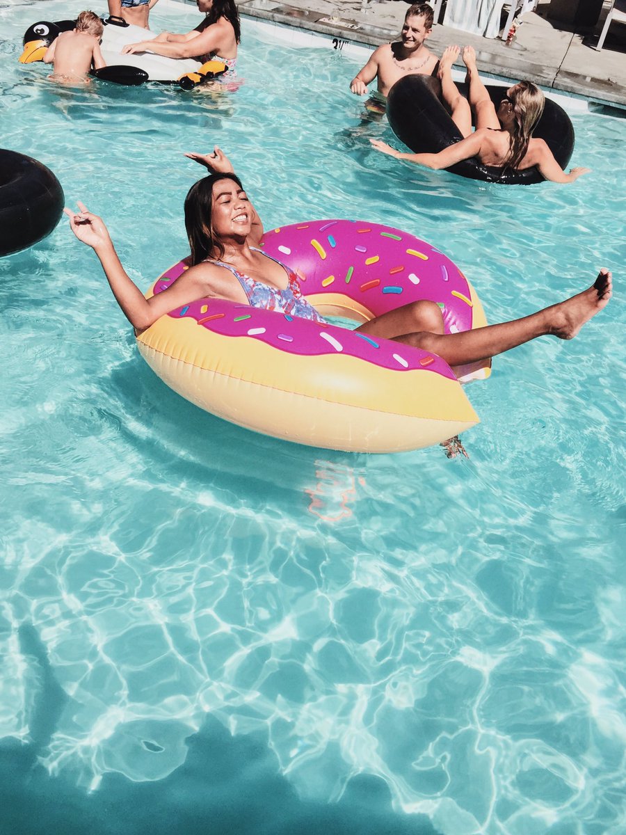 KayeDeLara's tweet photo. BEST WEEKEND EVER🌴 https://t.co/ptCCg6fdFx