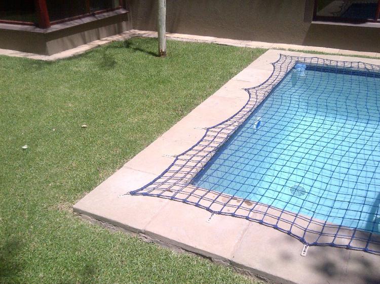 A #poolnet can take up to 160kg - keep your families #safe with a #poolcover