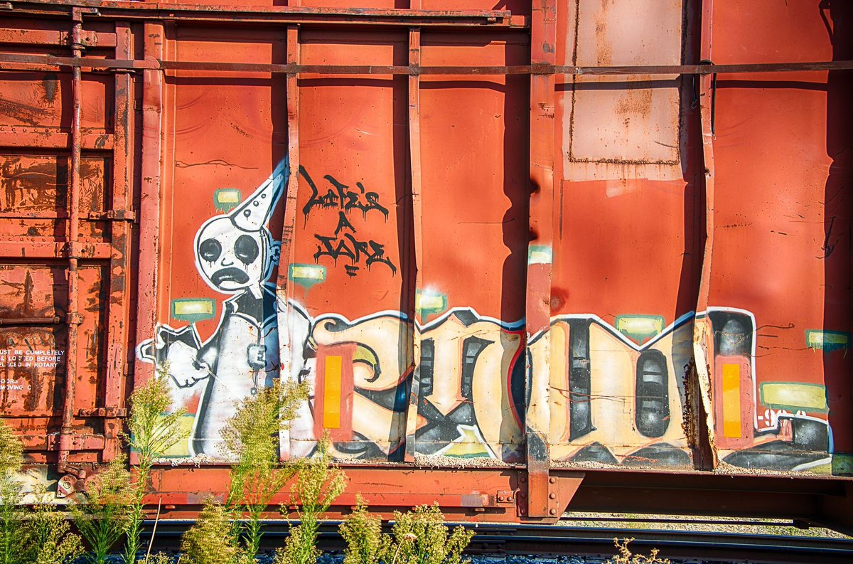 ThomasRTucker's tweet photo. "No...That's Not Creepy At All"
Creepy clown graffiti on a train in an industrial area of Oklahoma City #creepy https://t.co/M3dVdqrQPW