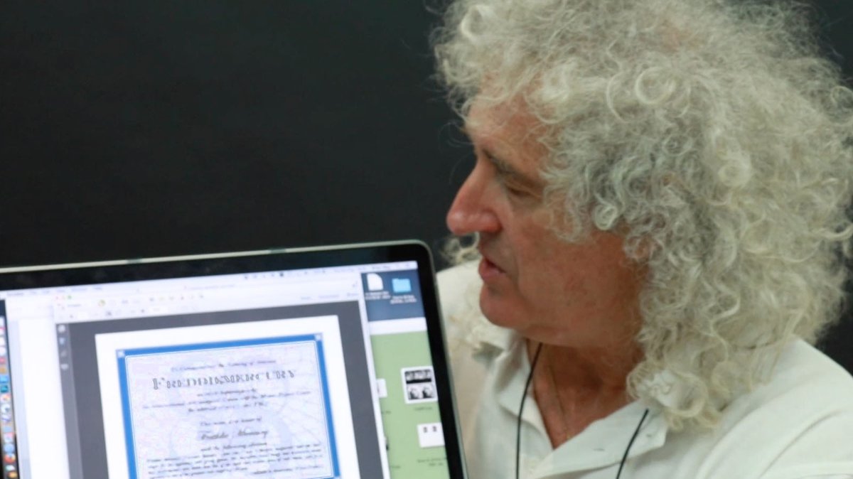 CarnevalePolis's tweet image. Un asteroide per #FreddieMercury: lo annuncia l'astrofisico chitarrista dei Queen #BrianMay gravita-zero.org/2016/09/brian-…