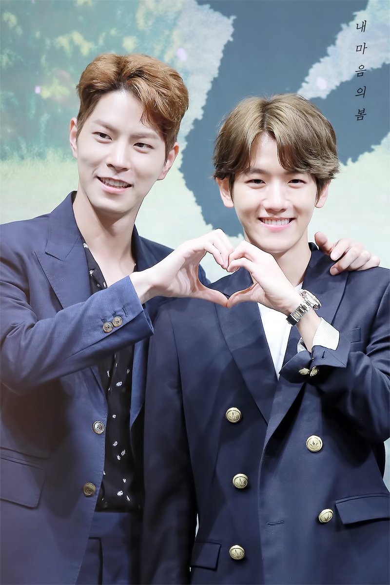 springheart56's tweet photo. 네가 뭘 좋아할지 몰라 왕요형님과의 하트를 가져왔다 'ㅅ' #Baekhyun #백현 https://t.co/oZQCZTE2CQ