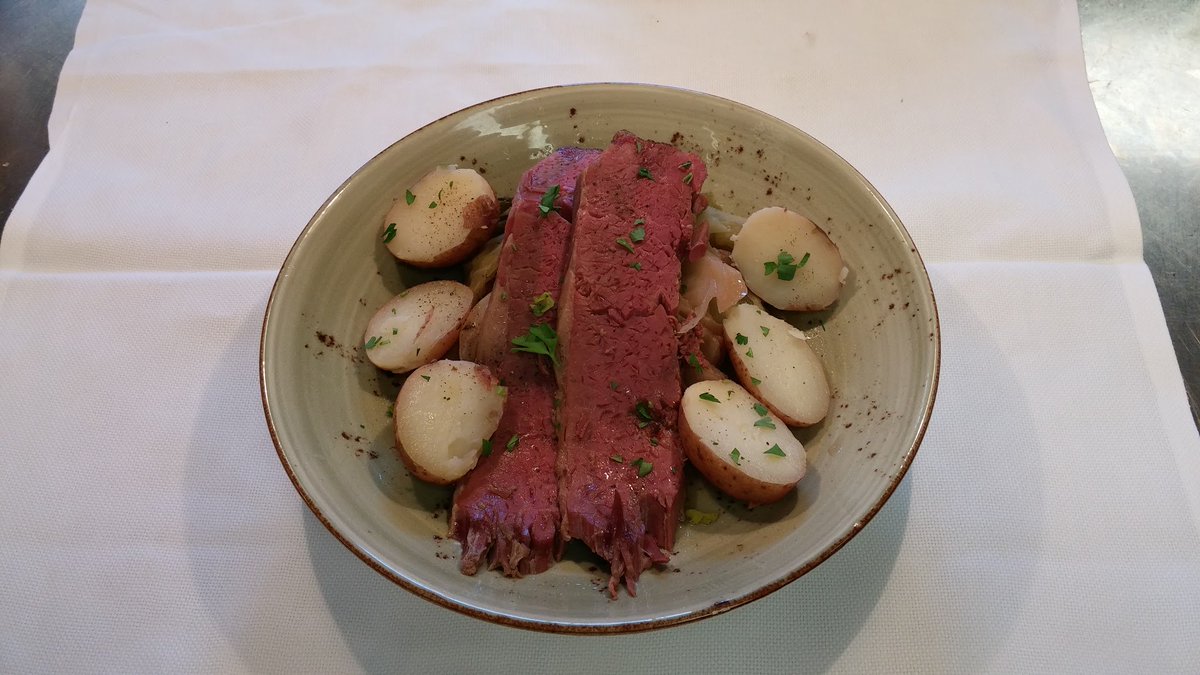 DogStreetPub's tweet photo. Monday's starting at 5pm Corned Beef and Cabbage with Red Potatoes #Lovemondays #DSPRC https://t.co/6EtmVkeAWC