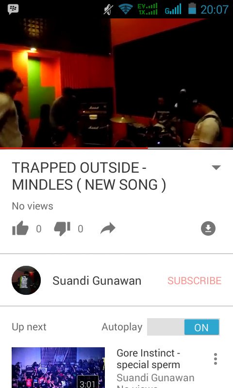 Ceritanya kemaren malem kita bawain lagu baru. Juru rekam : igun baba m.youtube.com/watch?v=HG2Qul…