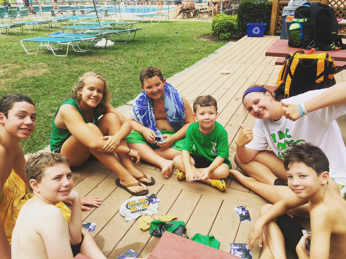 vacfambam's tweet photo. @vacfambam great memories made this summer and even more to come🐊💚 https://t.co/eeKjgxDE5M