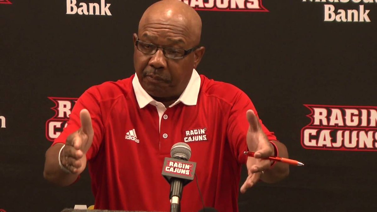 football_scene's tweet photo. Louisiana-Lafayette assistant fired after loss in opener #MelvinSmith #LouisianaLafayette https://t.co/ELamlFQlp7 https://t.co/TrIpo0CHOE