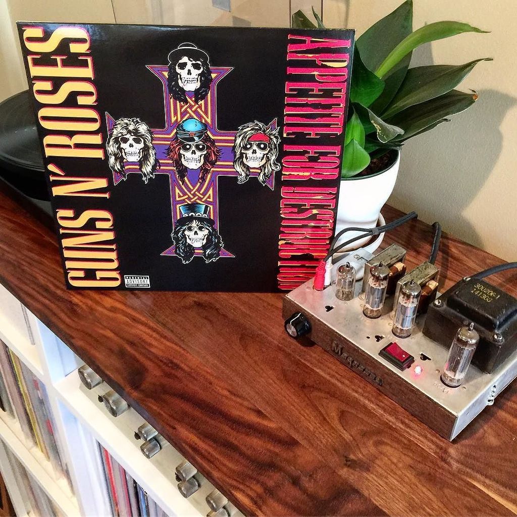 Monday morning metal, #GNR style!👊
#nowspinning #vinyl #gunsnroses #appetitefordestruction… instagram.com/p/BJ-q38iB7No/