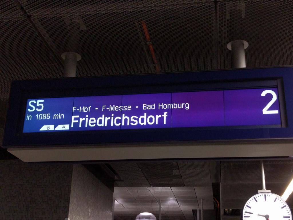 claudweb's tweet image. Wird heute etwas später an der Taunusanlage.  @RMVdialog