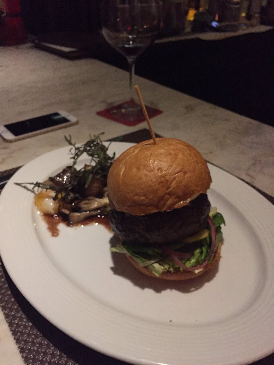 michaelsrest's tweet photo. #best Burger#chainina https://t.co/Es0GjtjDhy