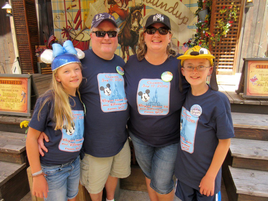 Mousehousescoop's tweet photo. Last day of #Disney60 anniversary! This is from 7/17/15 (actual anniversary day) at Big Thunder Ranch BBQ. https://t.co/HhZL8oFWak