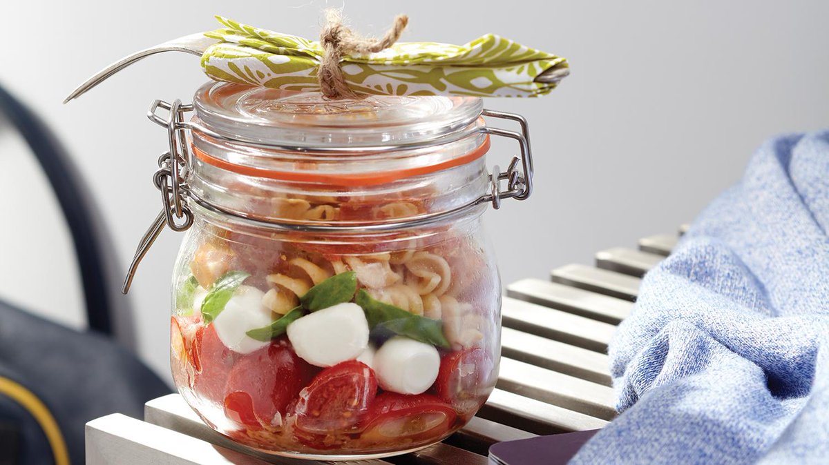 sobeys's tweet image. Get back into your #fallroutine with these quick and easy #MasonJar #Salads! bit.ly/2bRsE6E