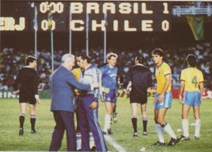 World Cup Fever 🏆⚽ - CARLOS on Twitter: "A3.#WCQualifiers: In 1989 goalkeeper #RobertoRojas cut himself and #Chile abandoned the game in Maracaná vs #Brazil https://t.co/simT7Bsk0s" / Twitter