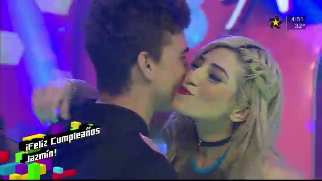 SandyDuff28's tweet photo. @JazminconJ y @Ruso_tv #Rusmin #5eptiembreConJ #DiaAzul https://t.co/4kQIhKaaUP
