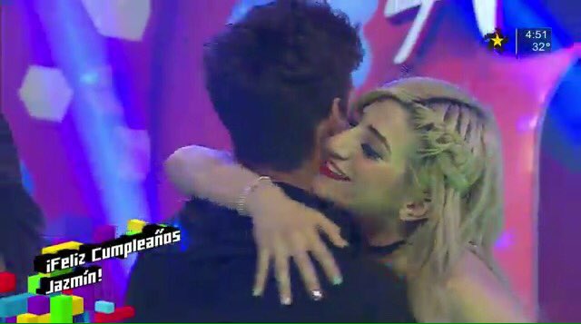 SandyDuff28's tweet photo. @JazminconJ y @Ruso_tv #Rusmin #5eptiembreConJ #DiaAzul https://t.co/4kQIhKaaUP