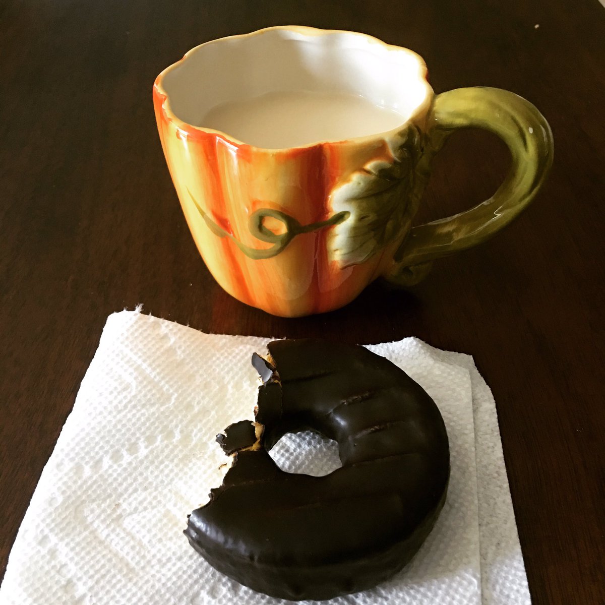 ThatMrsHackett's tweet photo. I β€οΈ my seasonal mugs! #muglife #muggamestrong https://t.co/QQgiUDchAX