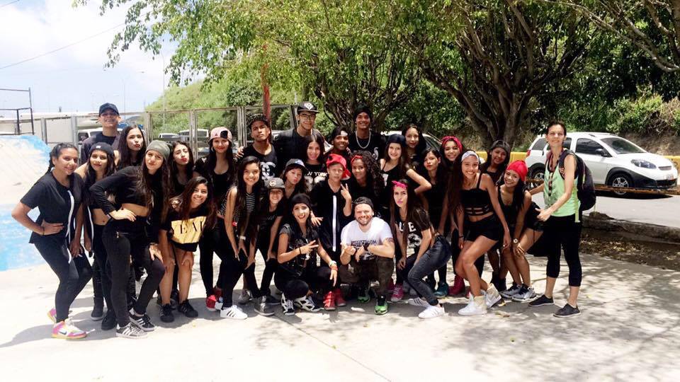 ycalderon01's tweet photo. CAMINO A #FAMA2016 #TeatroTeresaCarreño #17deSeptiembre, escogidos entre tantas academias de baile, !!!SUERTE!!!! https://t.co/hWjszV5vhi