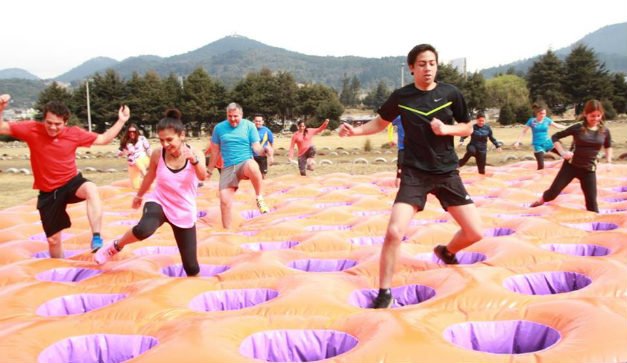 ConNinos's tweet photo. InflaRun, la primera carrera de obstáculos inflables para adultos 😱 https://t.co/aAJ3VybDAU https://t.co/gRMmpLlaQC