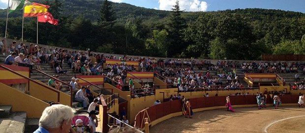 cultorocom's tweet image. La afición de Navacerrada grita libertad contra su Ayuntamiento, que ha calcinado su Feria cultoro.com/actualidad/201…