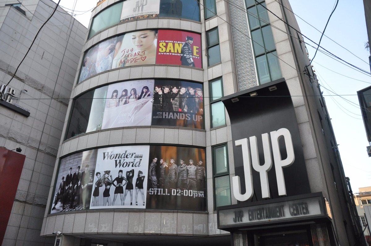 Хайб интертеймент. Корея JYP. JYP Entertainment. Корейская компания JYP Entertainment. JYP Entertainment здание 2020.