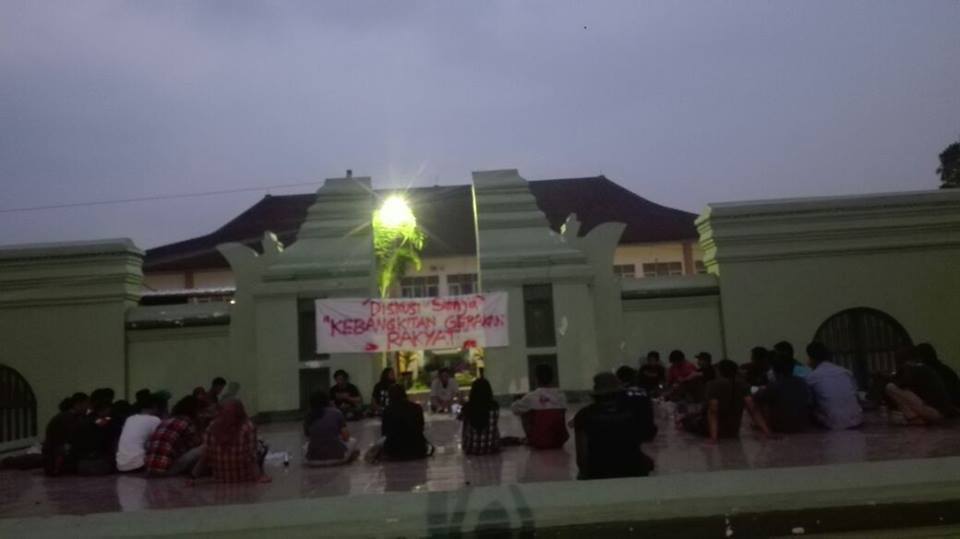 PP_NDP's tweet photo. Serta kawan diskusi Hasyim Ilyas dari Front Mahasiswa Keakyatan (FMK) https://t.co/OZ4sW3MONA