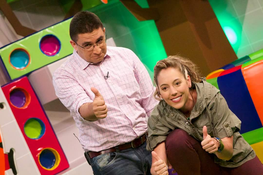 En #PasoAPasoTV cumplimos 100 programas viviendo al 100% la experiencia de ser padres. ¡100 mil gracias a todos!