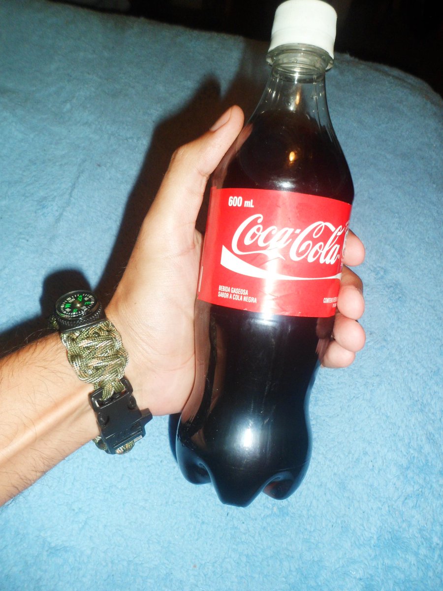 Jcmv87's tweet photo. Tenía mucho tiempo sin tomar una #Cocacola #CocaColaForMe @CocaColaVe #CONCALORIAS #sabororiginal #eslahostia jaja! https://t.co/jZgpd1Kitu