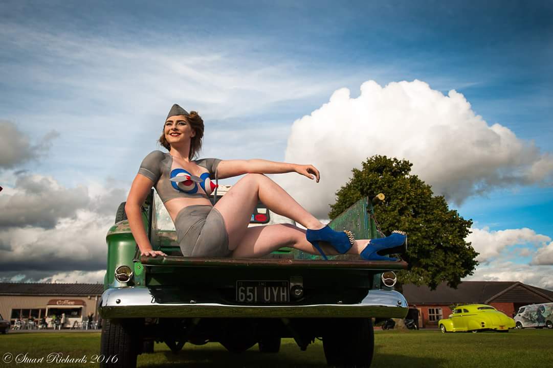 MidlandsBP's tweet image. Loving this shot from Stuart R showing model, Vicky Watson wearing bodypaint creation by artist Colleen Town. 😍