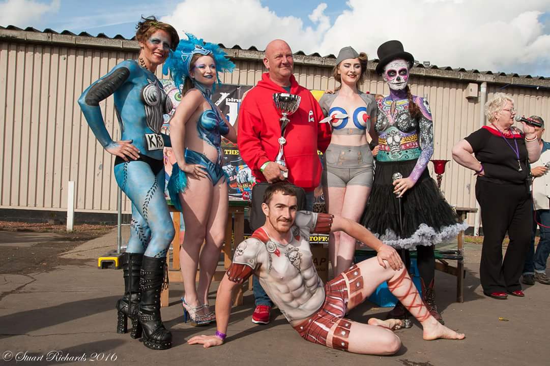 MidlandsBP's tweet image. We had a rocking time at #KKBO7  Image by Stuart Richards. Models Cilicia, Simmone, Vicky and Hazel giving award.