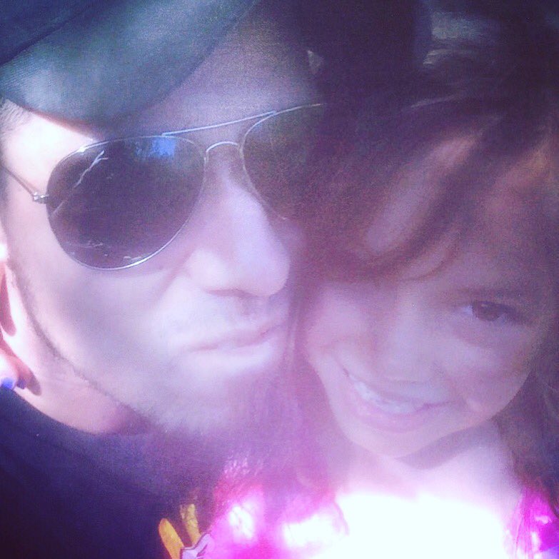 JesseLeduc's tweet photo. #JessNJenn #Rocking #The #Father #Daughter #Rocking #Together #Hour #Pic !❤️ https://t.co/yzmkWnDNV6
