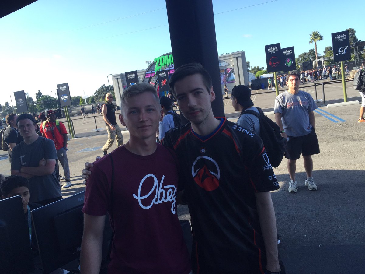 Joneszyy1's tweet photo. Chilling with @Nagafen https://t.co/ESpW1j7Zfv
