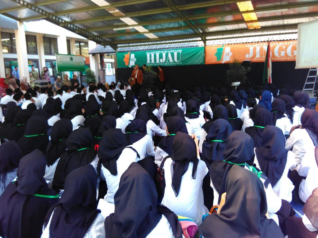 BombUninus's tweet photo. maba Fkip uninus 2016 https://t.co/EsRyDSCerp