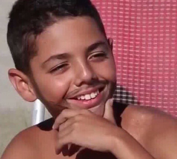 GabrielBruno's tweet photo. Eu tentando completar a barba.. #DrakeJR https://t.co/lyR4T5Hv2n