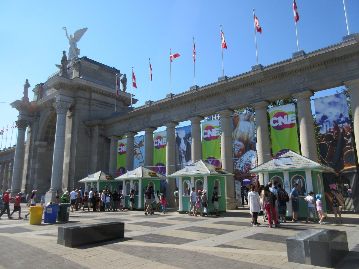 howyoudoin2019's tweet photo. (E)ntrance to the fabulous EX... @LetsGoToTheEX #CNEABC https://t.co/qtbEBRRQOZ