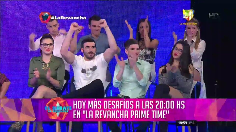 xlosprimosx's tweet photo. si eliminamos a cynthia pappa antonella julieta y maurele queda un equipo hermoso
ARRODILLENSE ANTE EL EQUIPO 2 https://t.co/JjgW98YHH0