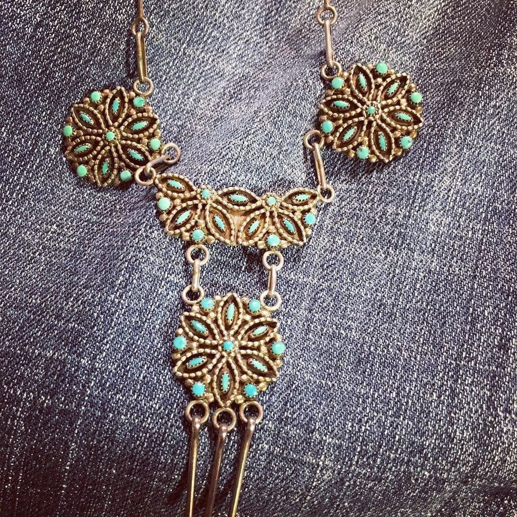ThelmaThrift's tweet photo. Nothing feels like Native American #necklace #jewelry #jewlrygram #fashionblogger #nativea… https://t.co/YQsSYnyRCf https://t.co/ztcFnz9VnQ