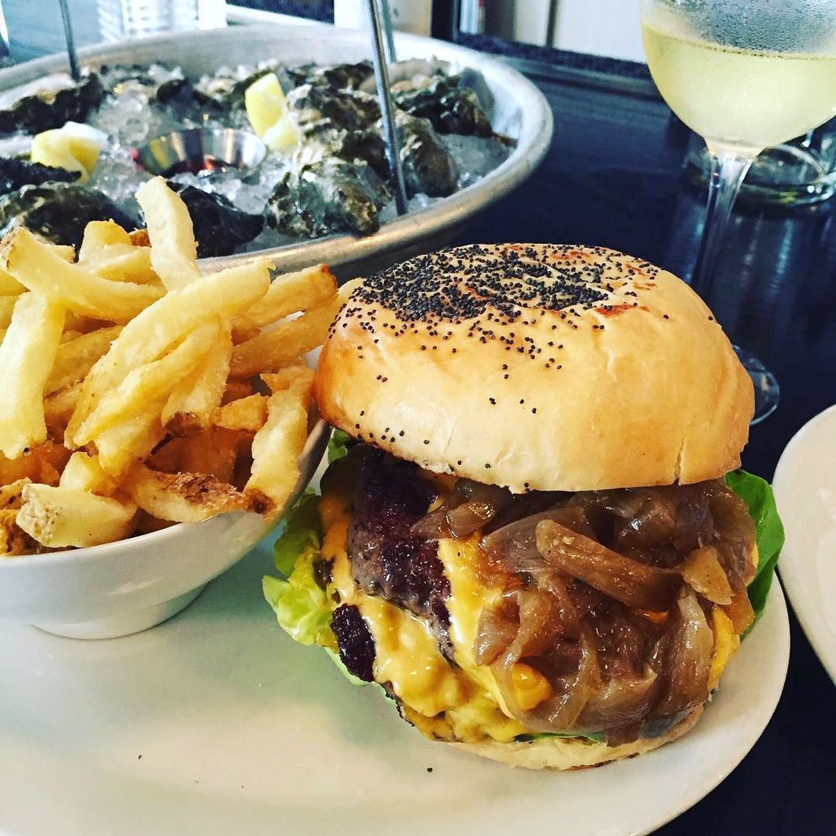 HogandRocks's tweet photo. Happy Labor Day, ya'll! We are OPEN until 10pm tonight 🇺🇸 See you soon #hogandrocks #eeeeeats #sffoodie #eatersf https://t.co/wPi3rTJ38J