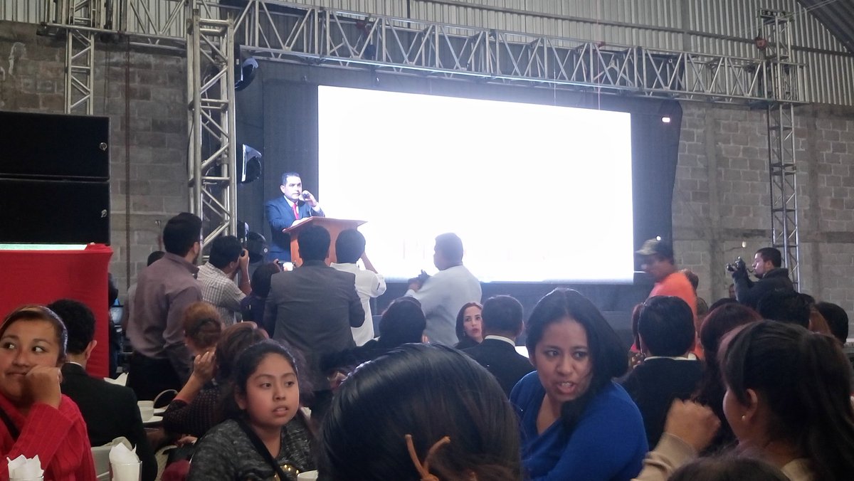 cnc_mujeres_hgo's tweet photo. Compañando a un cenecista pura sangre @RaulMenesesR en el primer mensaje como presidente constitucional de progreso https://t.co/CIpEetvW6L
