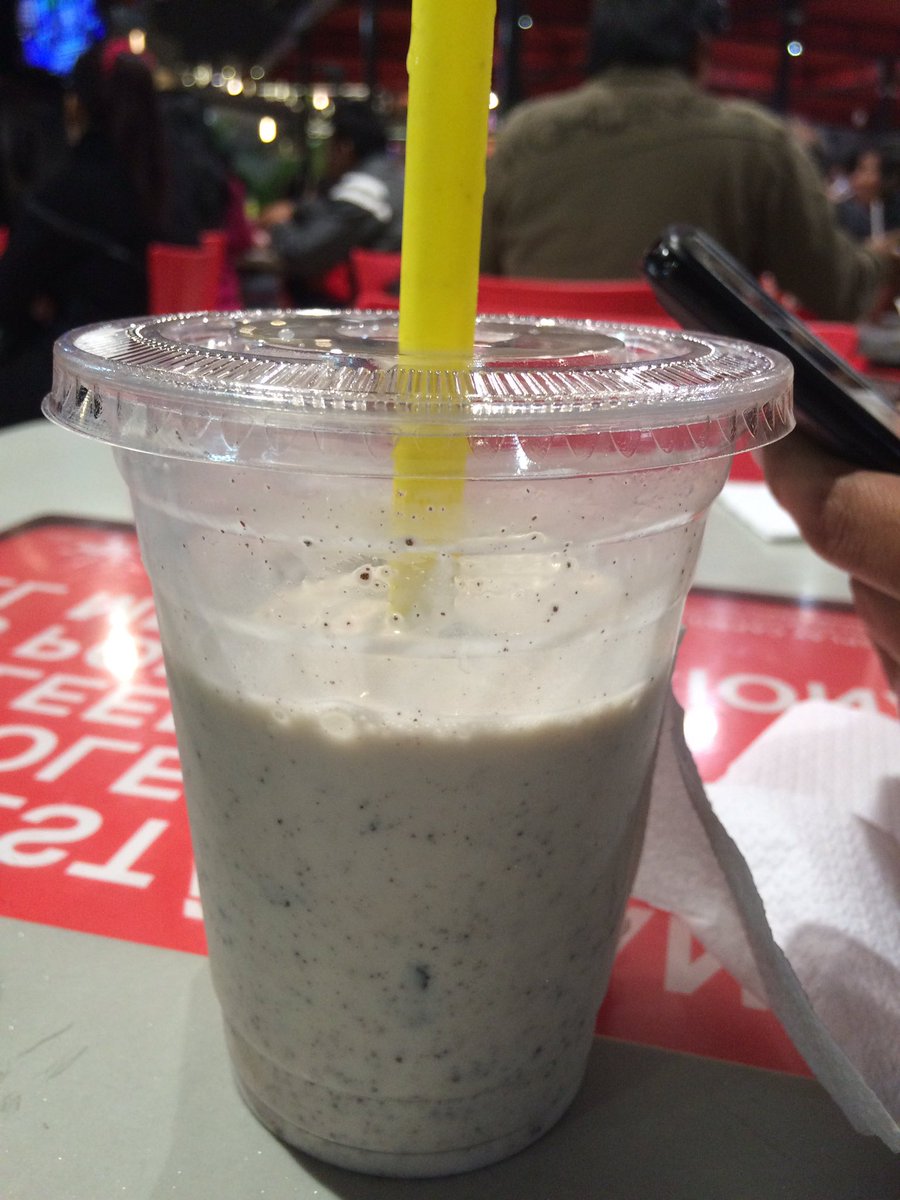 VanessaYpushima's tweet photo. #Milkshake!! De todos los dulce que me gusta , este es el que me encanta 😋... ❤️💕 https://t.co/deCZFqLt5M