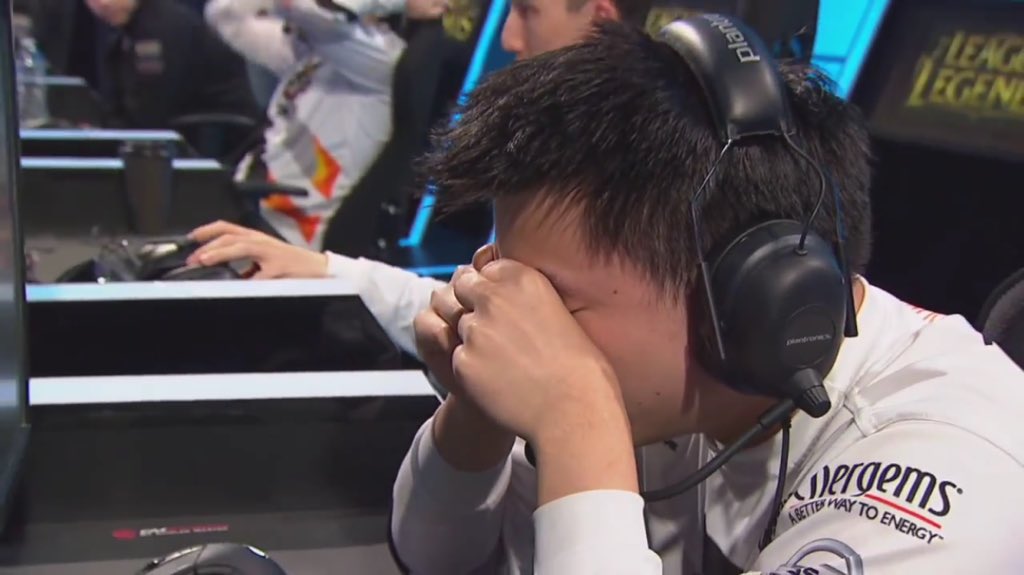 LiquidDardoch's tweet photo. @LiquidDominate can't find a good shot. So just watch @Xpecial_ cry instead. Big fan btw https://t.co/2UvJjT8qjQ
