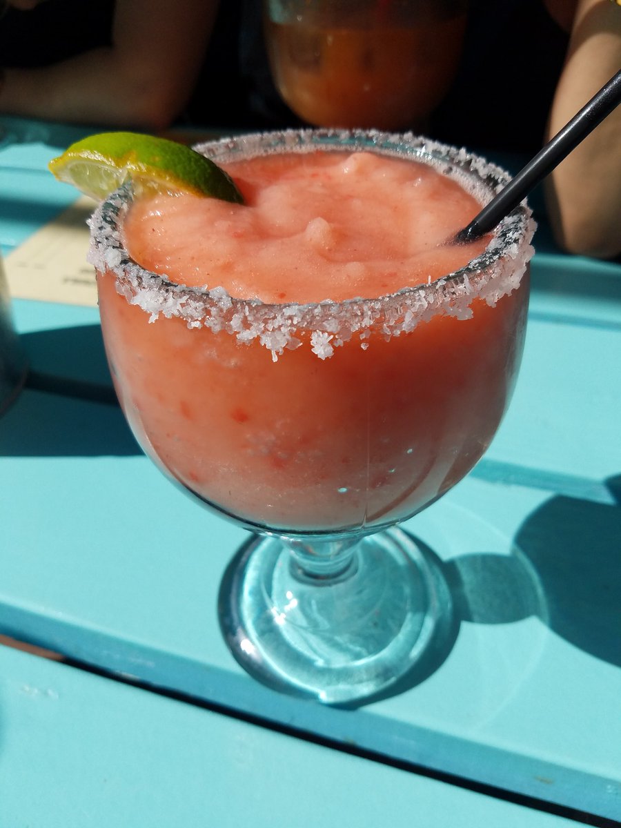 twocravings's tweet photo. Spending the rest of labor day at @ElTejanoTexMex enjoying their margaritas! 🍓🍹 #LA #Texas #localspot https://t.co/yqcErGpdnN