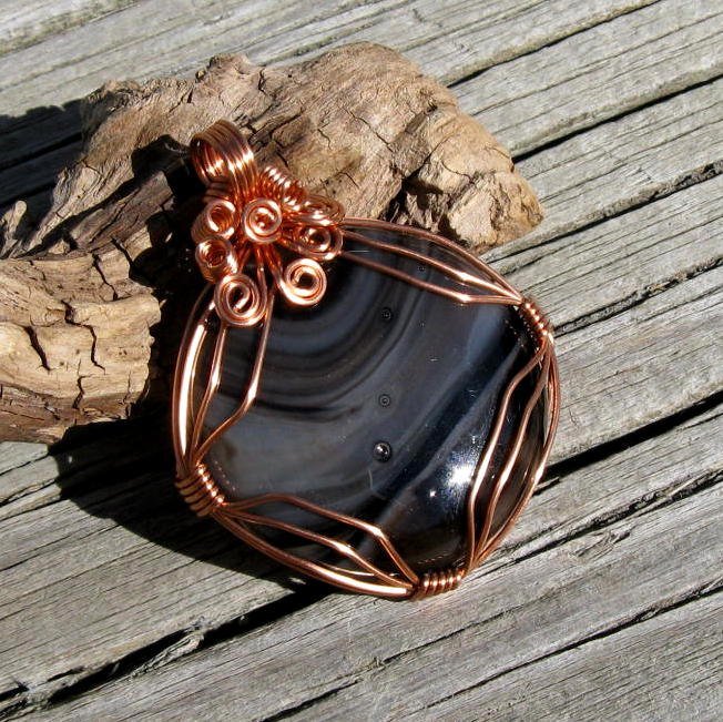 Emotional_Oasis's tweet image. Copper Wire Wrapped Fused Glass  Pendant tuppu.net/614256d3 #jewelryonetsy #PrettyGlass