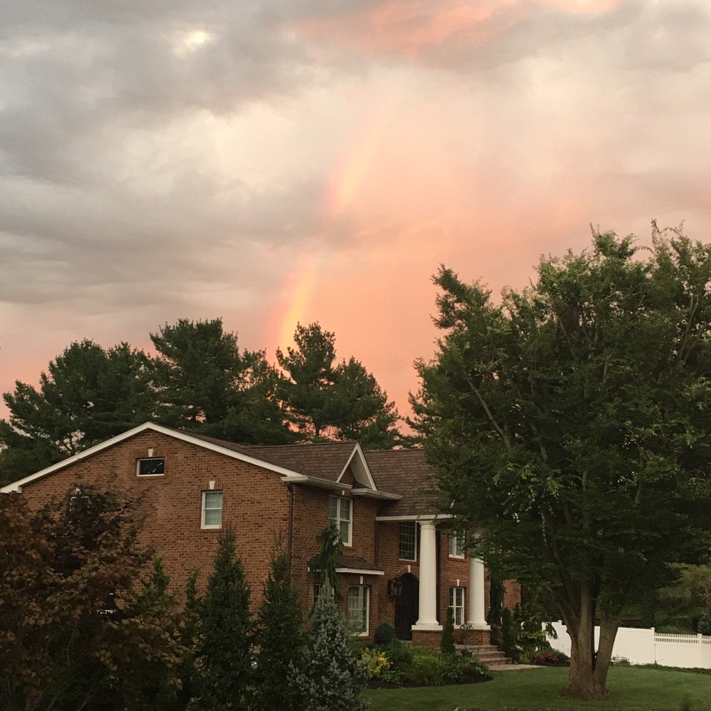 Jcop1Josephine's tweet photo. Great way to end the summer🌈 https://t.co/9gVq0ir0lP