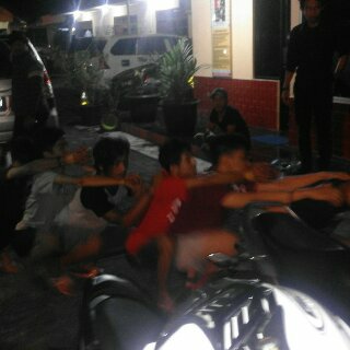 Pelaku penyerangan di jl.merdeka depan kec.sukmajaya pukul 11.30 wib <a href="/pemkotdepok/">PEMERINTAH KOTA DEPOK | #AyoPakaiMasker</a>  <a href="/depoknews/">Depok News</a>