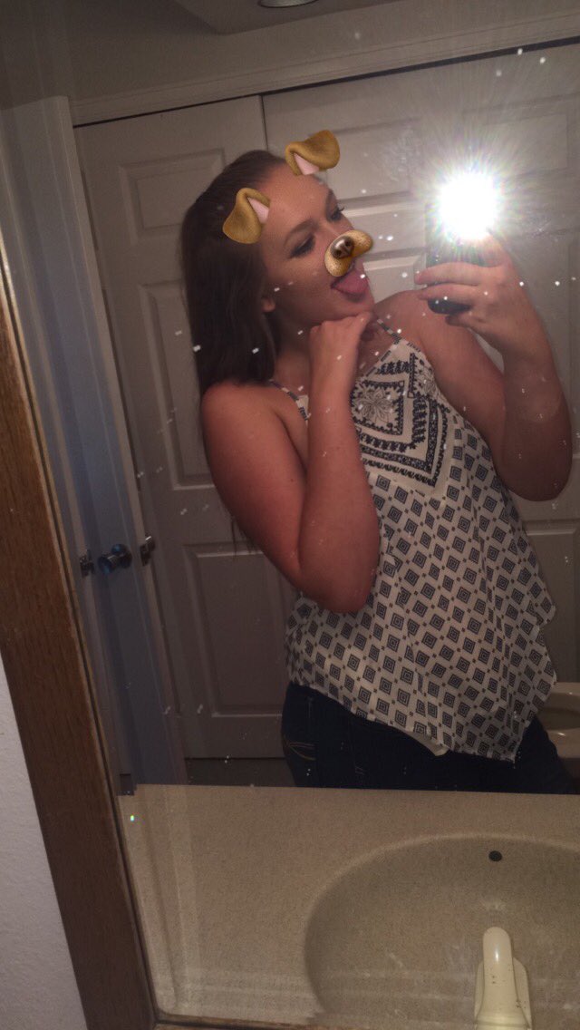 MeadowMonson's tweet photo. 😚👑💍 https://t.co/Dfn7rD23mm