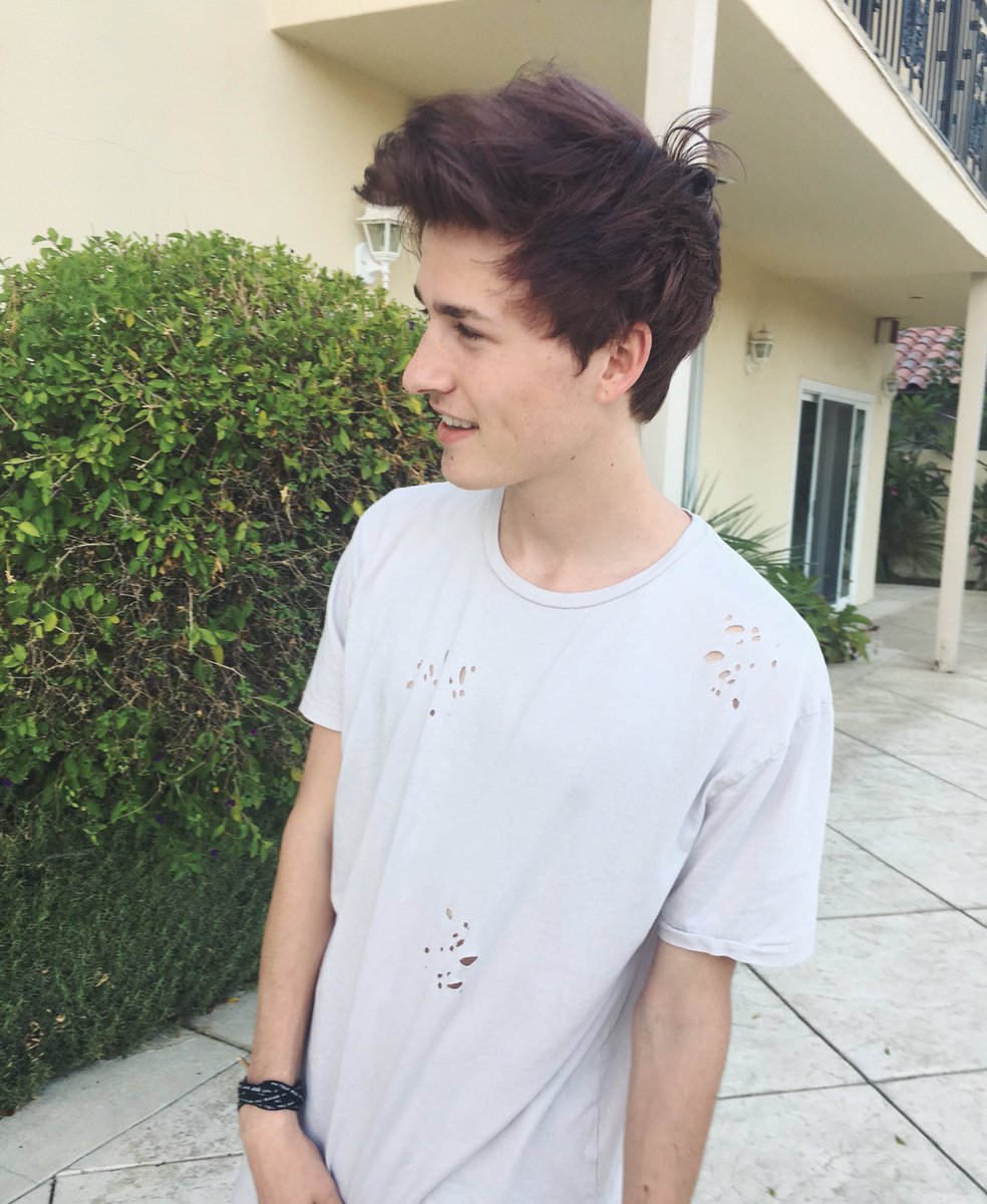 CrawfordCollins's tweet image. RT for a Follow/DM!!!🤘🏻