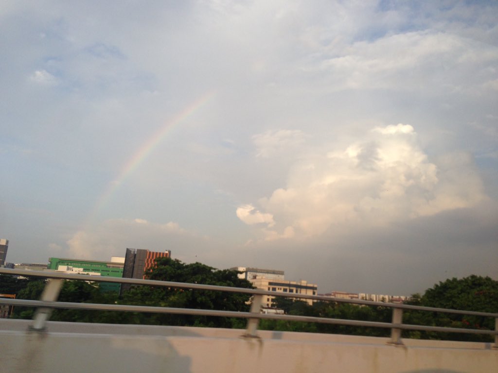 PepitaTheresa's tweet photo. it's gonna be a good day! #dtsopenhouse2016SG #dtslighting #avl #dts #bigbox #rainbowinthesky #whereistheunicorn https://t.co/3m1tfGkL4y