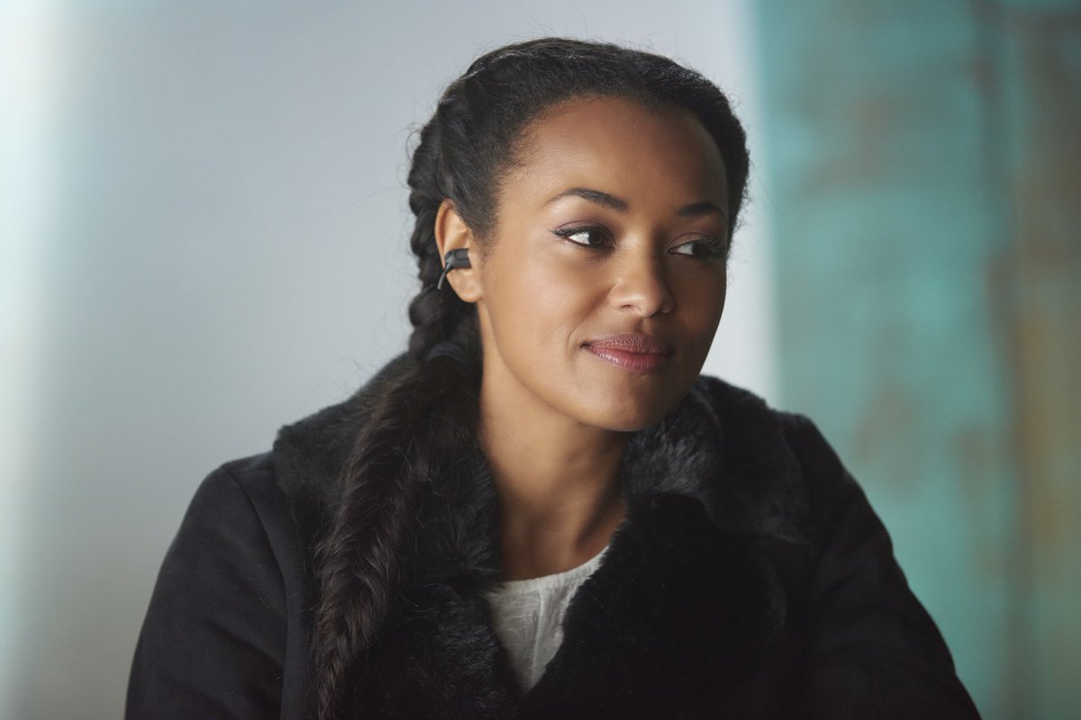 #RazaCrew, did you know that this Fri we will get a 2 ep special of #DarkMatter on Space and Syfy? Now you do. 😎