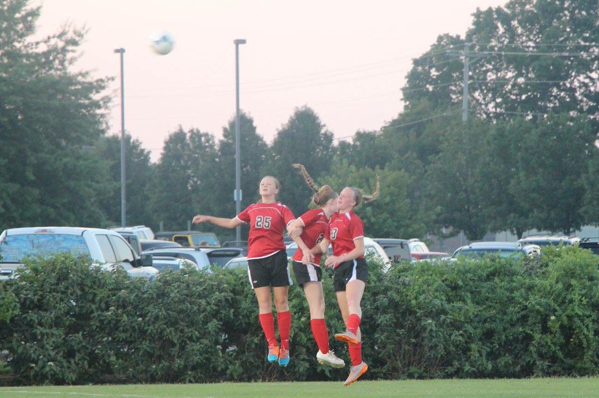 madeleine1725's tweet photo. Some people would say this was a celebrating jump... ๐#wallproblems @garretsonjenna https://t.co/7w8Xlbgb7A