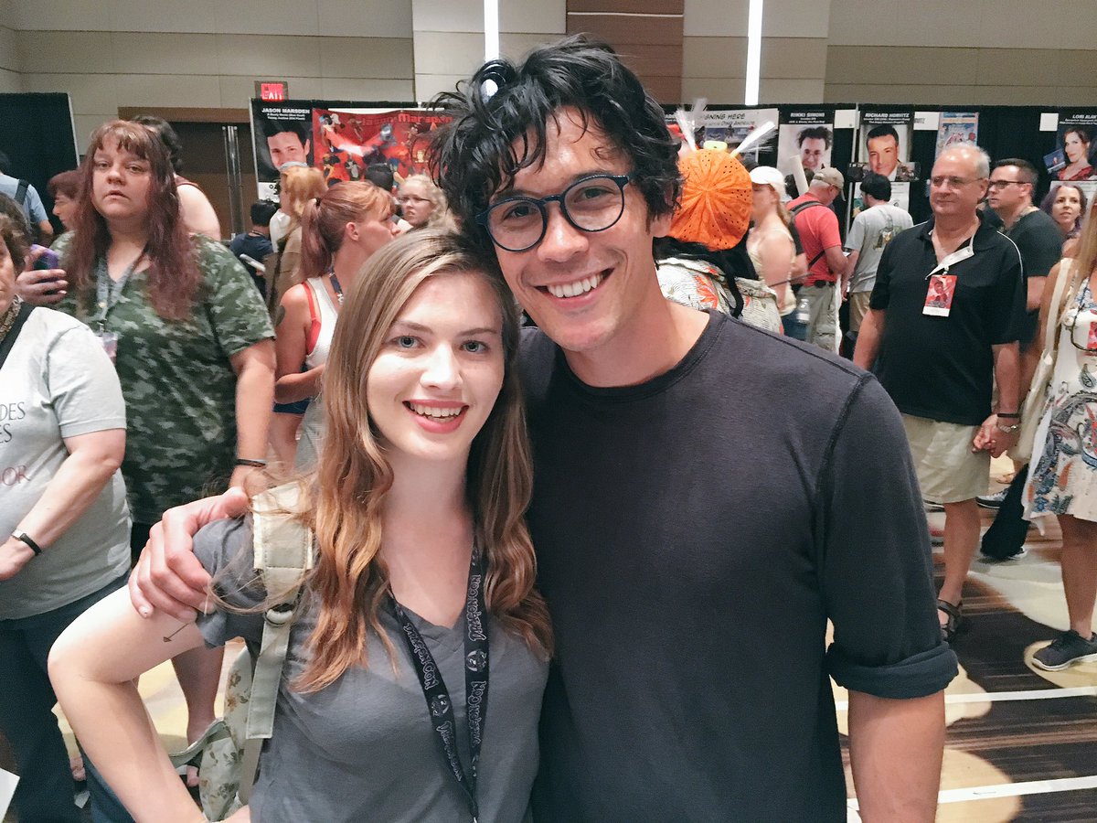 AshlyLeonard's tweet photo. Well one of us is gonna have to change #twinning #DragonCon2016 #BobMorley @WildpipM https://t.co/kTI1TnCSIG